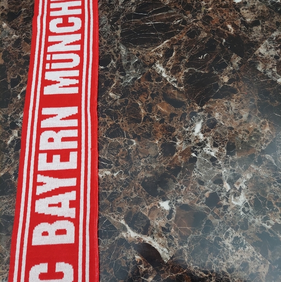 New scarf from FC BAYERN Munich - Picture 2 of 2